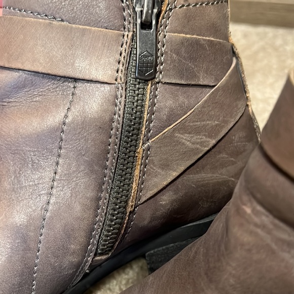 Vince Camuto Beamer ankle boot - Picture 9 of 12